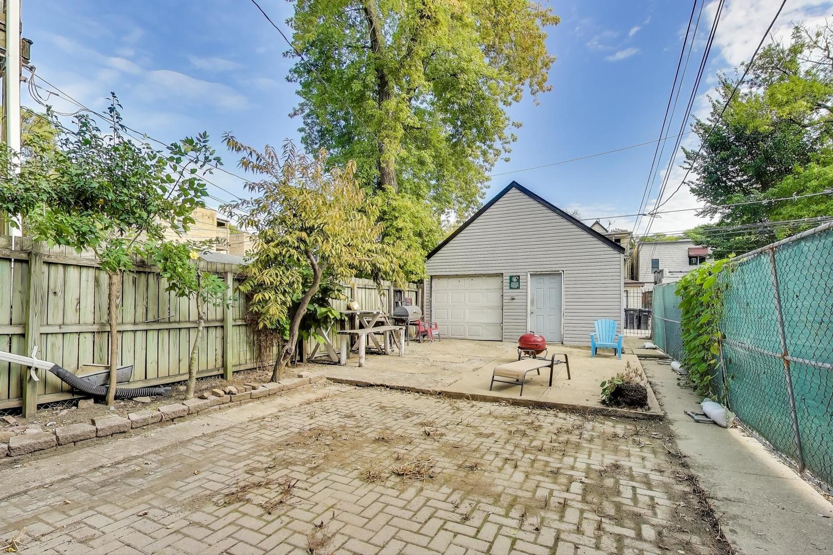 1845 North Albany Avenue, Unit 1 Chicago, IL 60647 - Photo 20 of 24 a view of a backyard with a sitting area