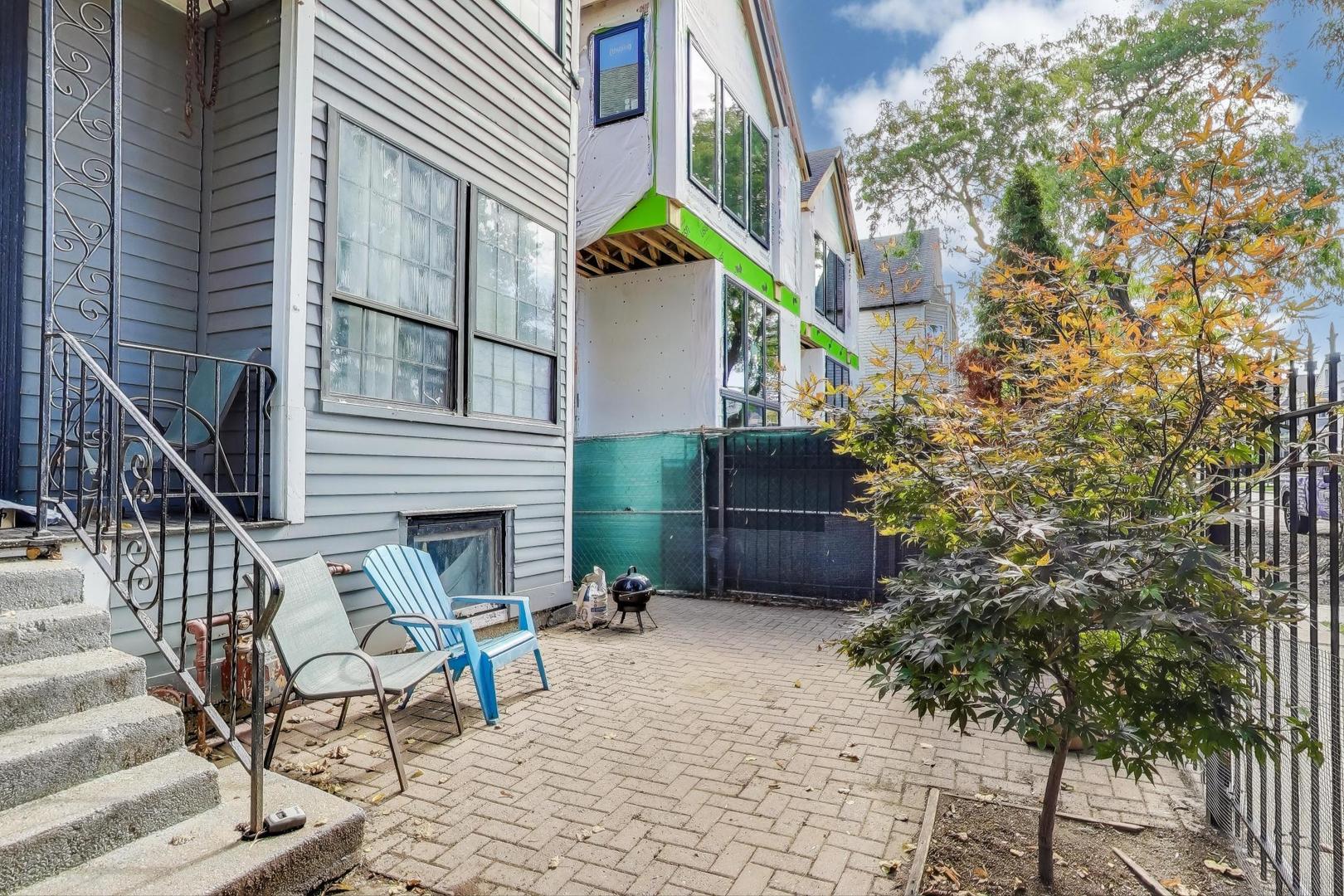 1845 North Albany Avenue, Unit 1 Chicago, IL 60647 - Photo 4 of 24 a house that has a tree in it