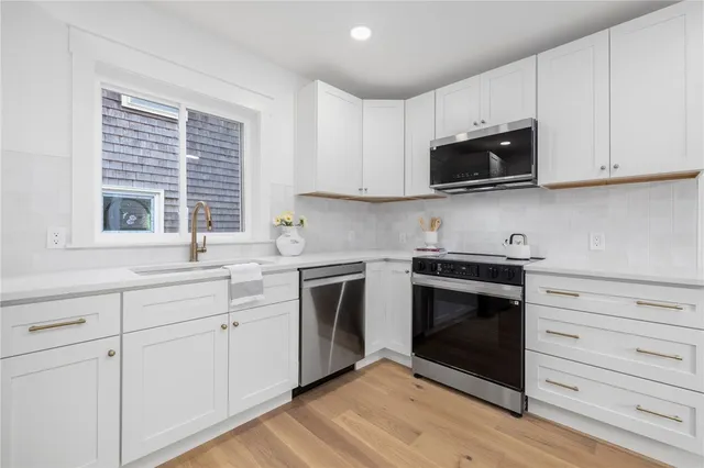 $529,999 | 7 Sheffield Avenue, Unit A, Newport, RI 02840