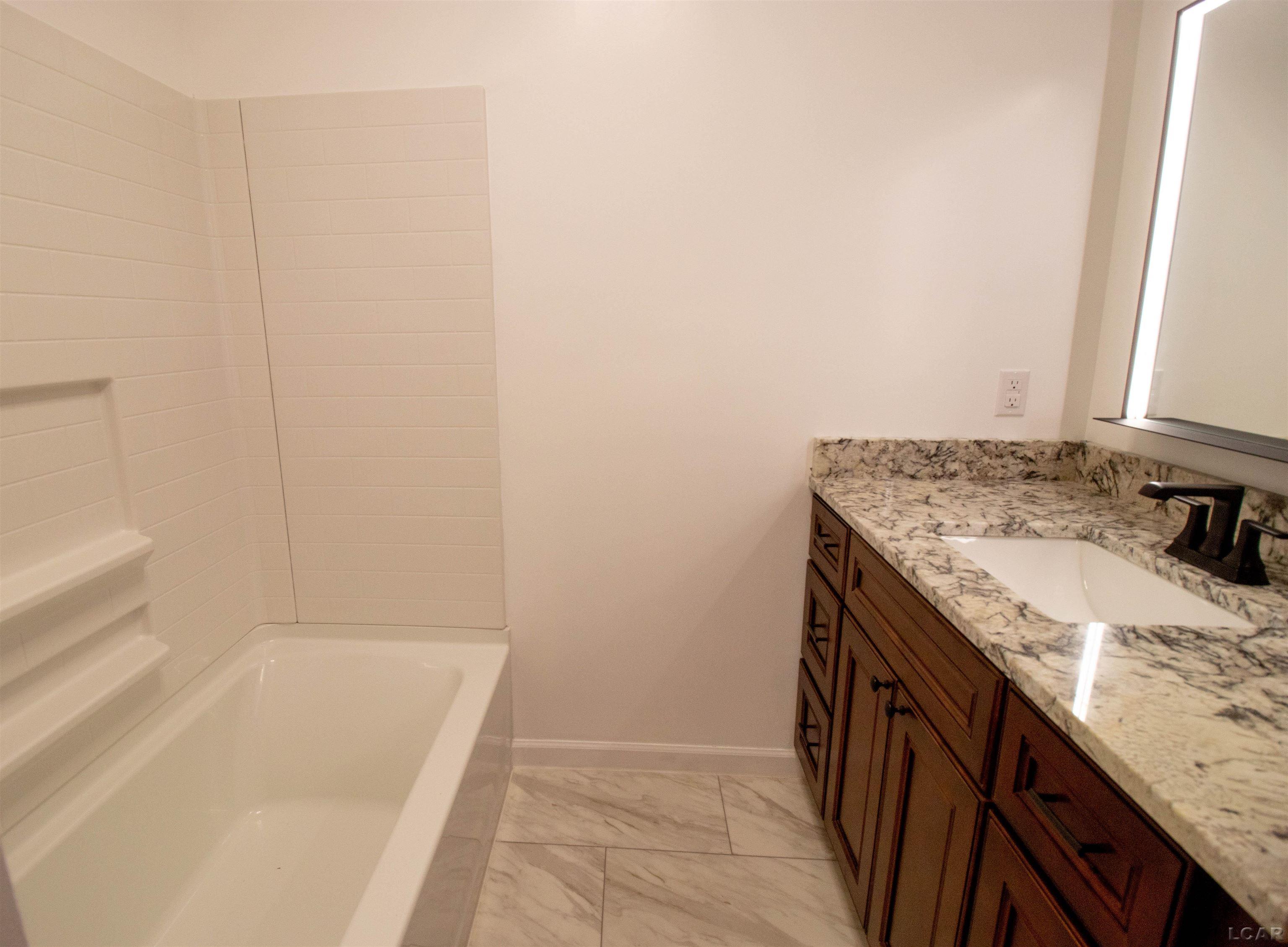 2121 East Carleton Road Adrian, MI 49221 - Photo 37 of 40 50085642-36.JPG