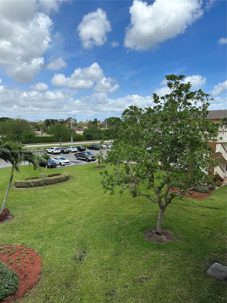 538 Mansfield M, Unit 538 Boca Raton, FL 33434 - Photo 12 of 13 a view of a city