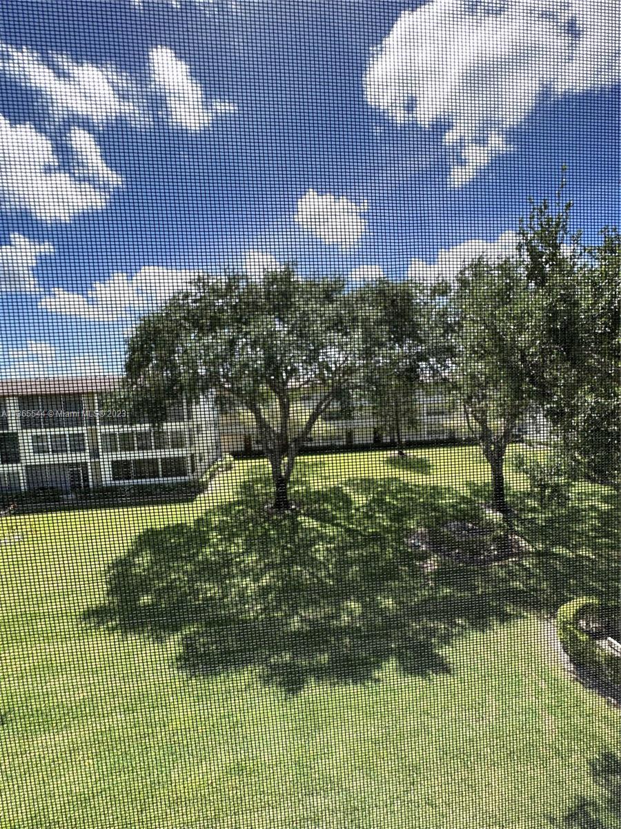 538 Mansfield M, Unit 538 Boca Raton, FL 33434 - Photo 13 of 13 a view of a back yard