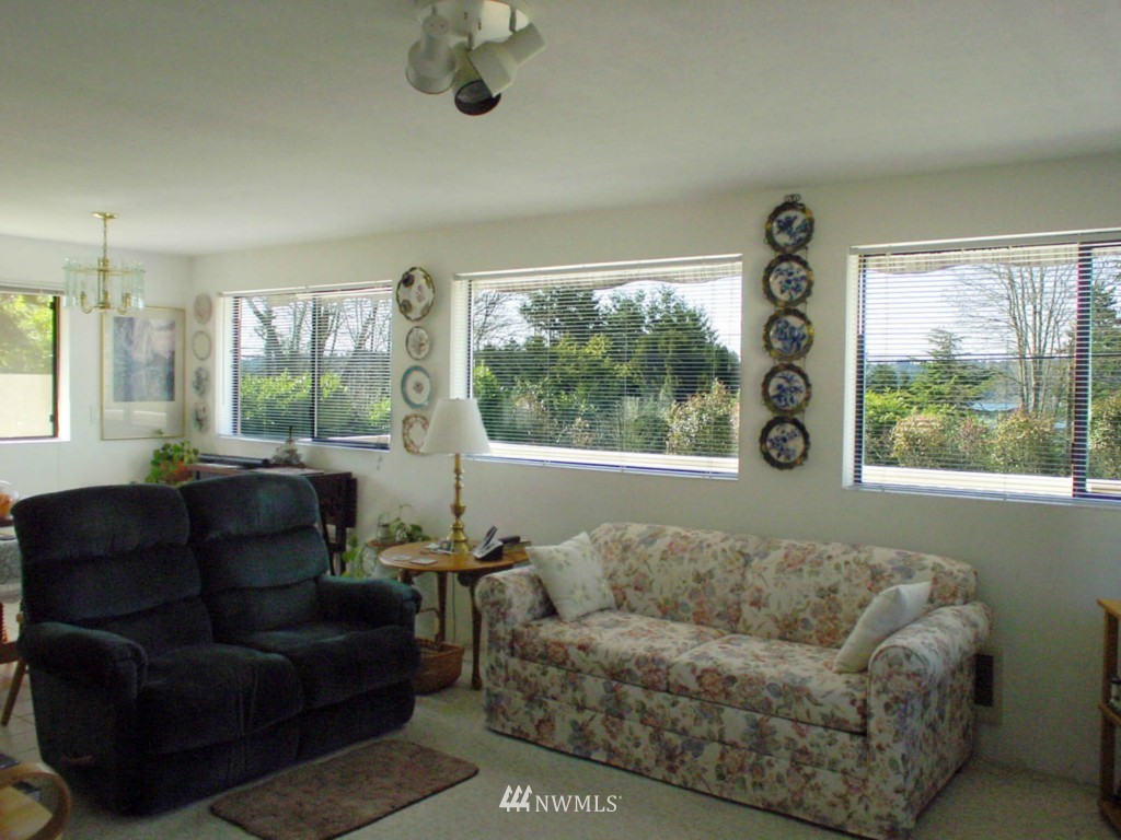 22522 Dockton Road Southwest Vashon, WA 98070 - Photo 4 of 15 Gallery Image 4