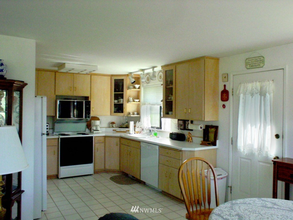 22522 Dockton Road Southwest Vashon, WA 98070 - Photo 5 of 15 Gallery Image 5