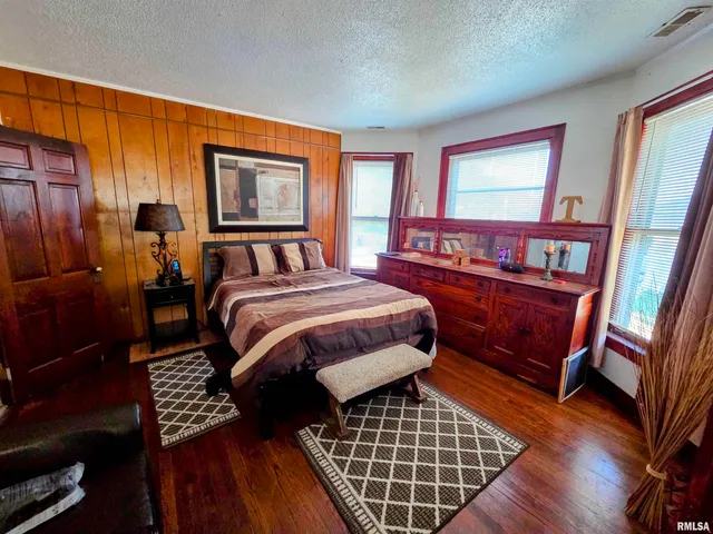 $149,900 | 800 6th Avenue South, Clinton, IA 52732