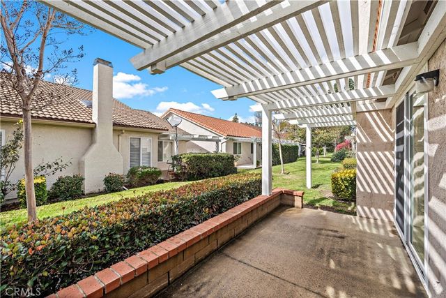 a view of a house with backyard and sitting area