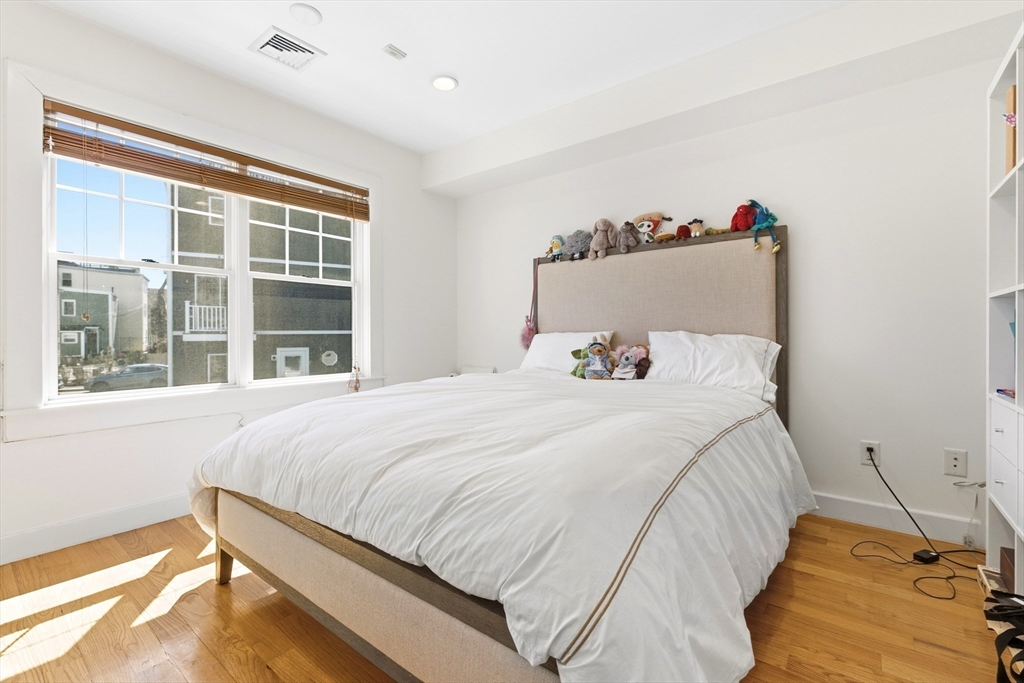 35 Middle Street, Unit 4 Boston, MA 02127 - Photo 7 of 18
