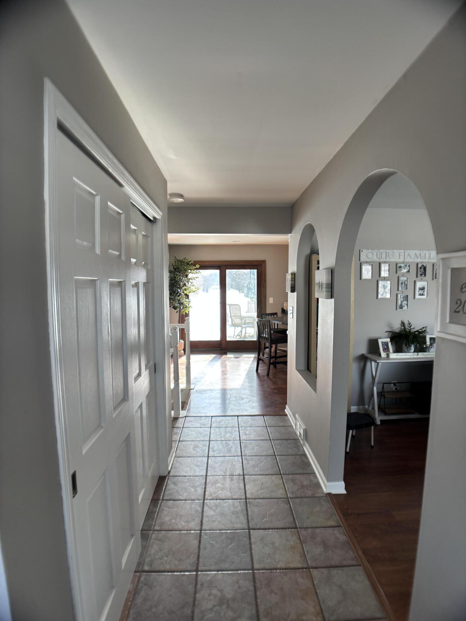 1885 Loganberry Lane Crown Point, IN 46307 - Photo 4 of 39 1500x2000