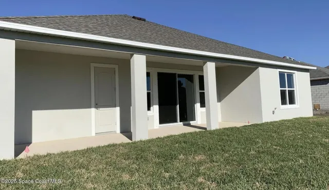 a view of a house with a small yard