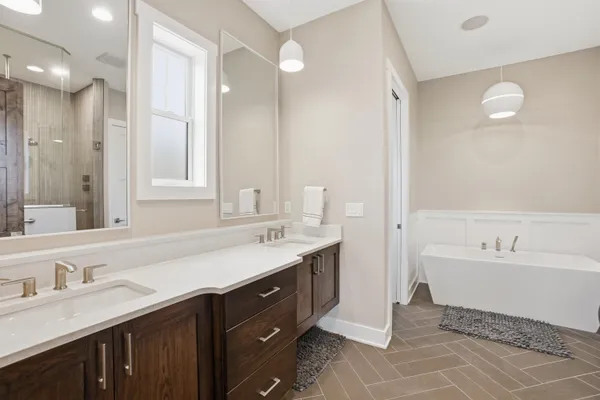 $1,599,900 | 1636 Upland Court, Hartland, WI 53029