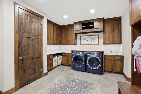 $1,599,900 | 1636 Upland Court, Hartland, WI 53029