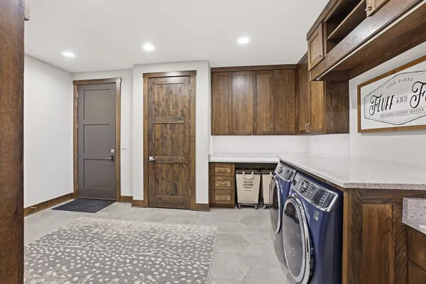 $1,599,900 | 1636 Upland Court, Hartland, WI 53029