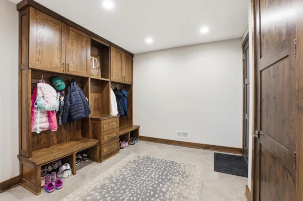 $1,599,900 | 1636 Upland Court, Hartland, WI 53029
