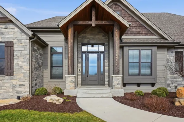 $1,599,900 | 1636 Upland Court, Hartland, WI 53029