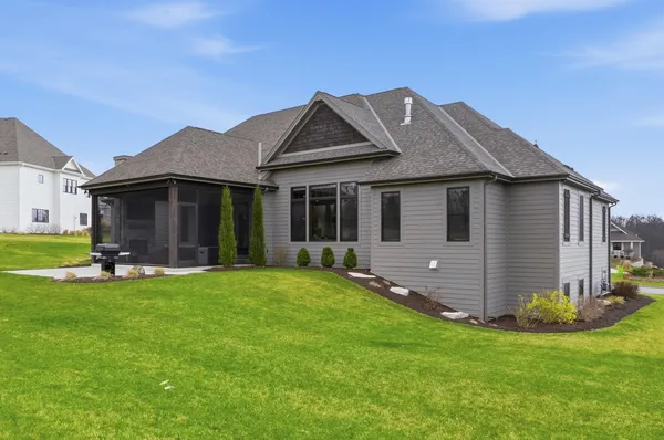 $1,599,900 | 1636 Upland Court, Hartland, WI 53029