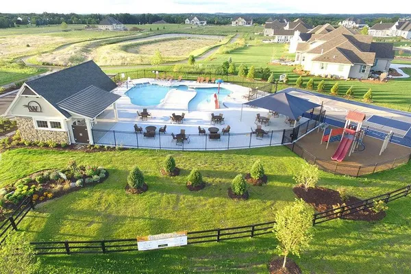 $1,599,900 | 1636 Upland Court, Hartland, WI 53029