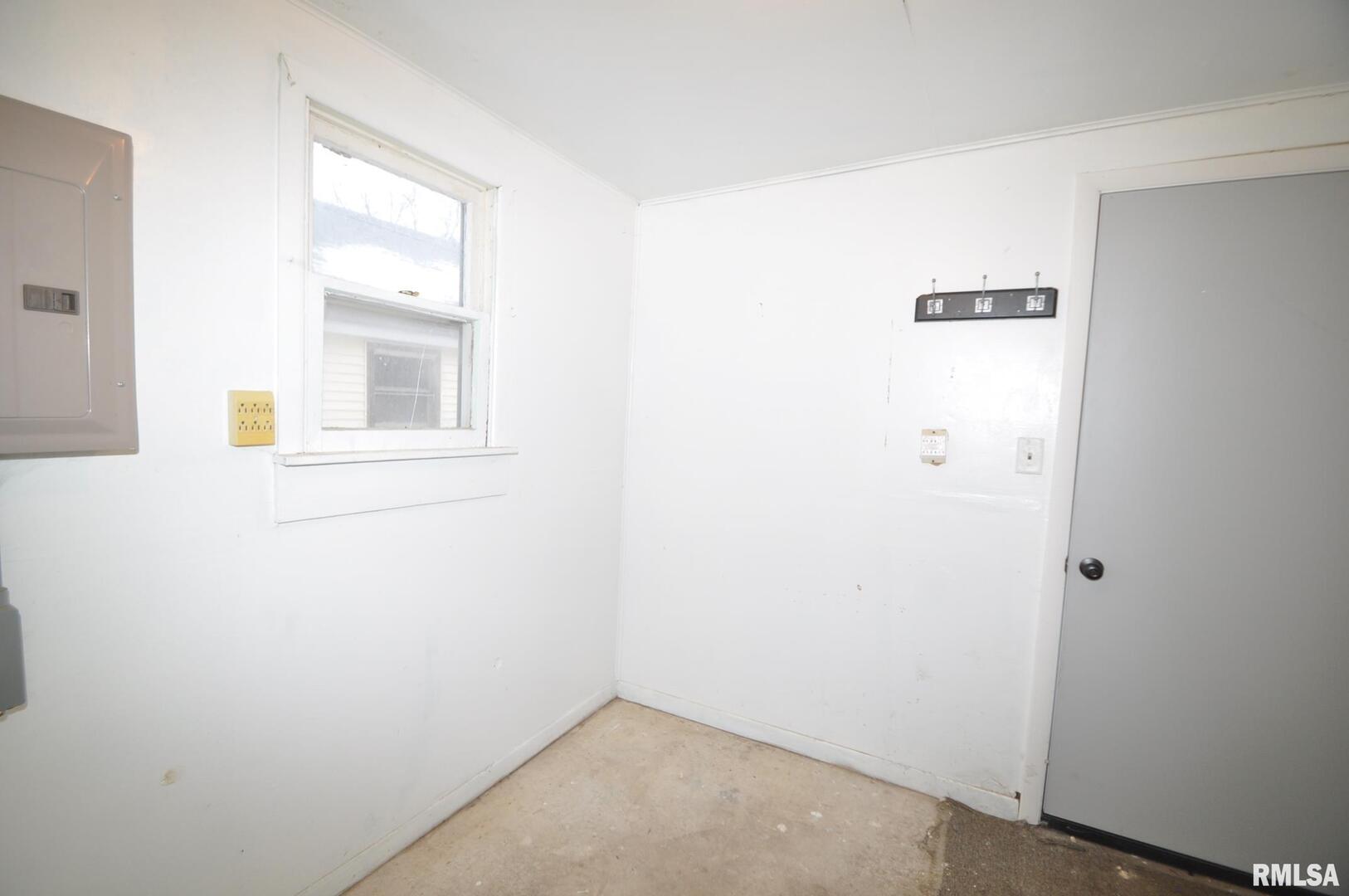 224 4th Street Colona, IL 61241 - Photo 11 of 12 a view of a small space with window