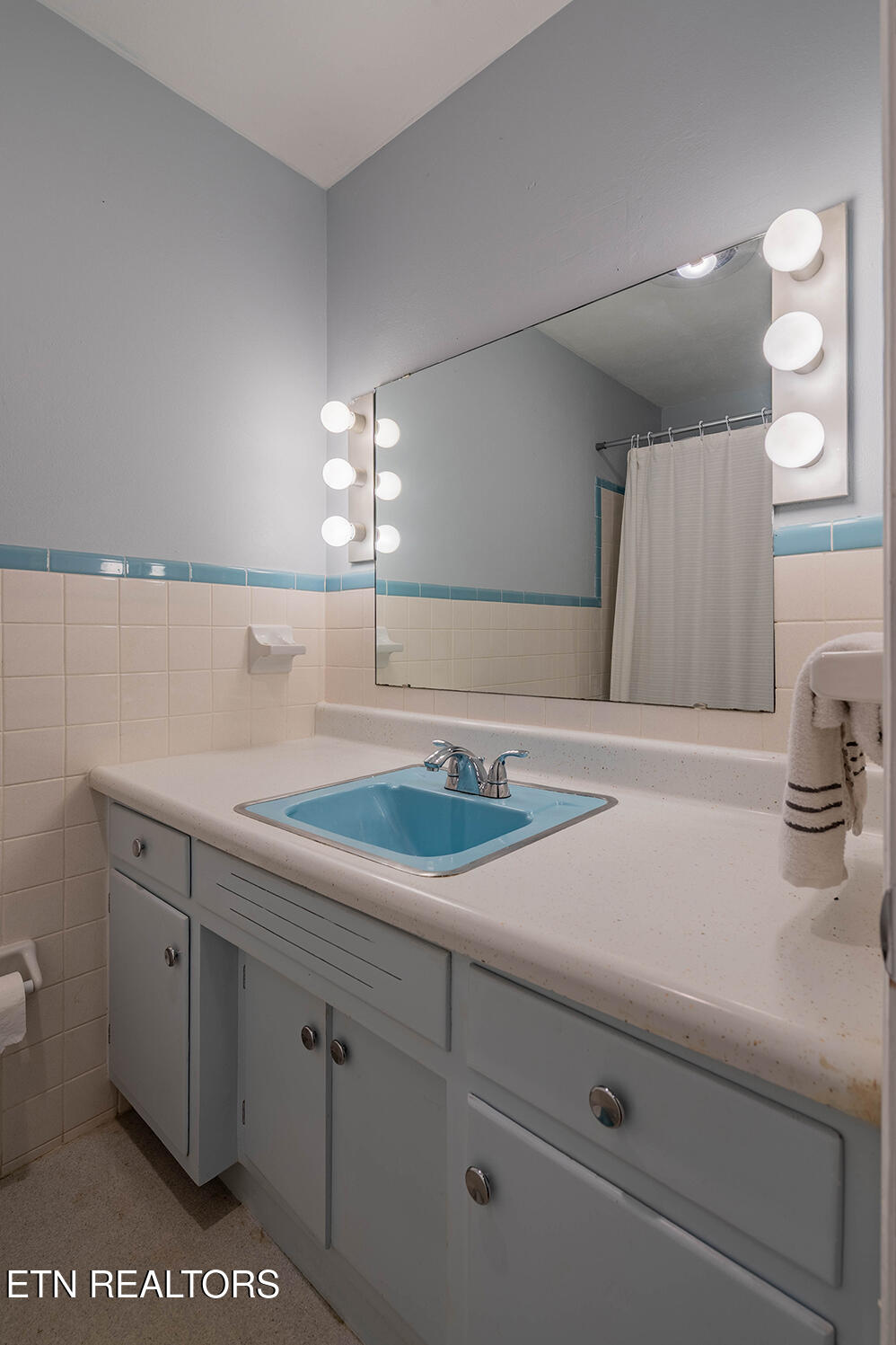909 West Outer Drive Oak Ridge, TN 37830 - Photo 12 of 34 A7300064-HDR