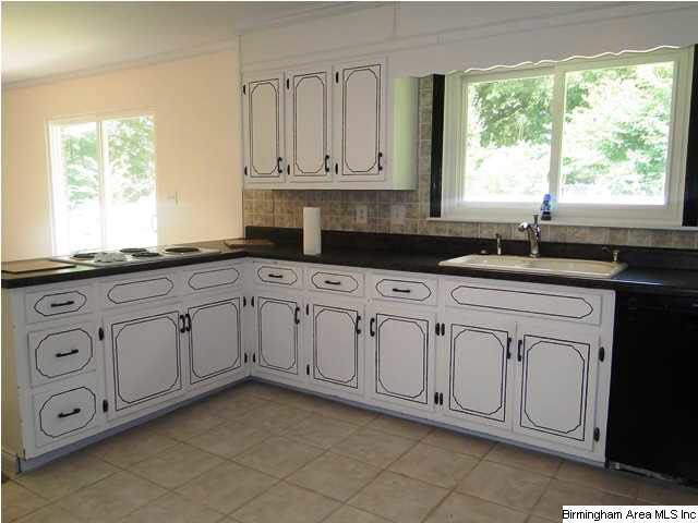 5446 Robin Circle Adamsville, AL 35005 - Photo 6 of 27