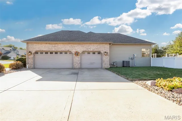 $405,000 | 8037 Austin Drive, Troy, IL 62294