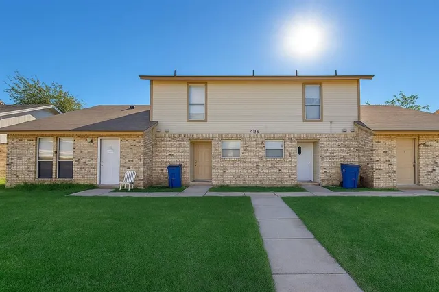 $1,350 | 425 Southwest Thomas Street, Unit B, Burleson, TX 76028