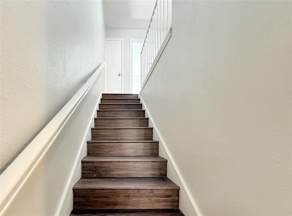 425 Southwest Thomas Street, Unit B Burleson, TX 76028 - Photo 11 of 22 a view of entryway