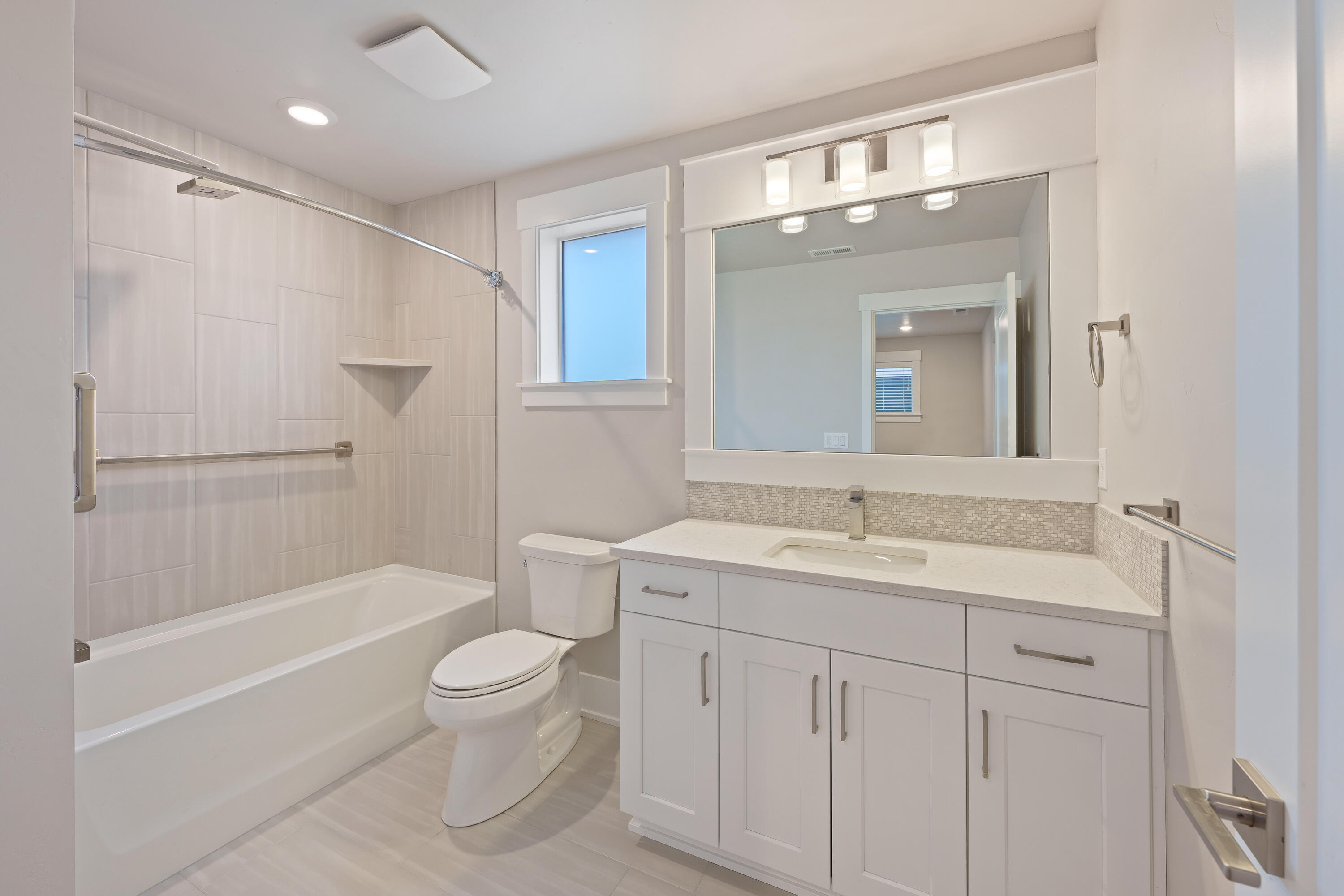 2296 Northwest Skyline Ranch Road Bend, OR 97703 - Photo 26 of 36 Guest Bath