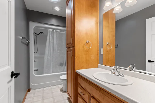 $524,900 | 1228 Gail Drive, Green Bay, WI 54311