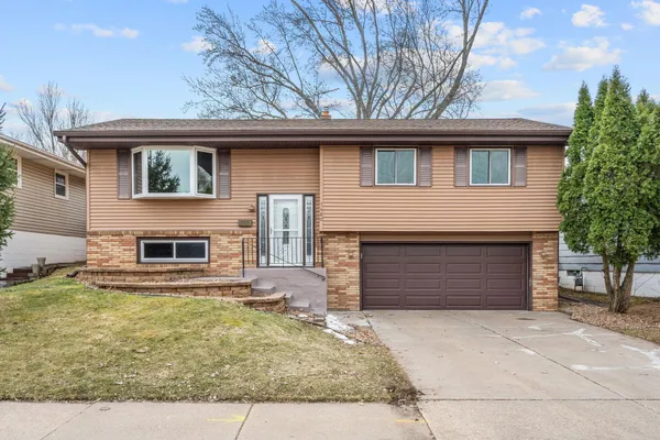 $370,000 | 1460 Hoyt Avenue East, St. Paul, MN 55106