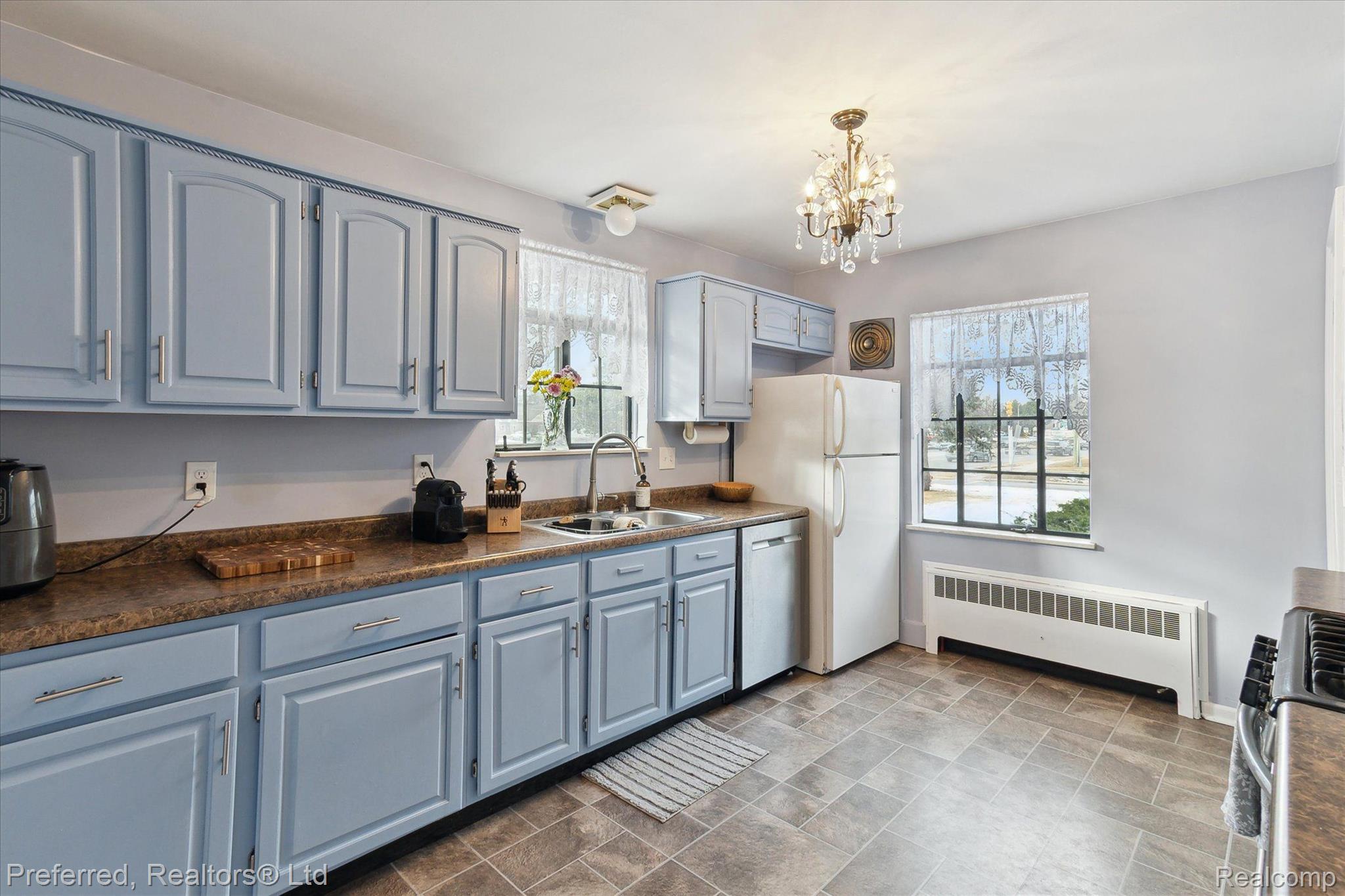 14404 Farmington Road Livonia, MI 48154 - Photo 10 of 47 Spacious Kitchen