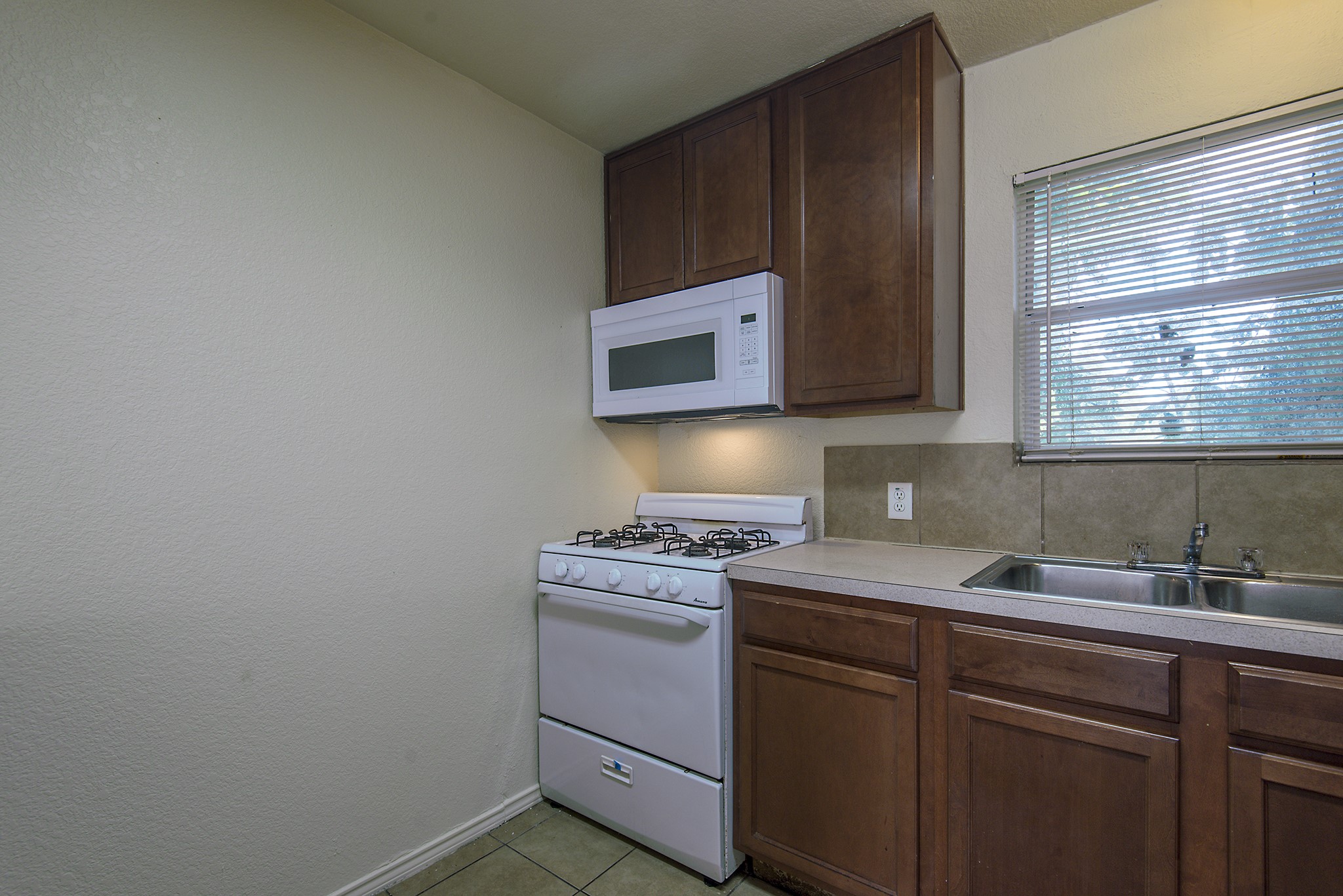 6810 Westover Street, Unit 9 Houston, TX 77087 - Photo 6 of 10