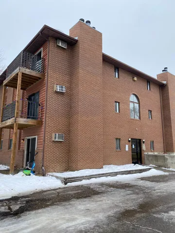 $1,050 | 901 Country Club Drive, Unit 204, Marshall, MN 56258