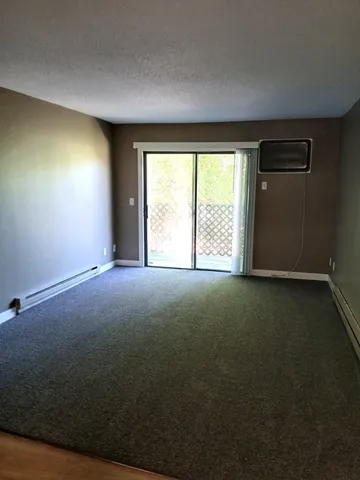 $1,050 | 901 Country Club Drive, Unit 204, Marshall, MN 56258