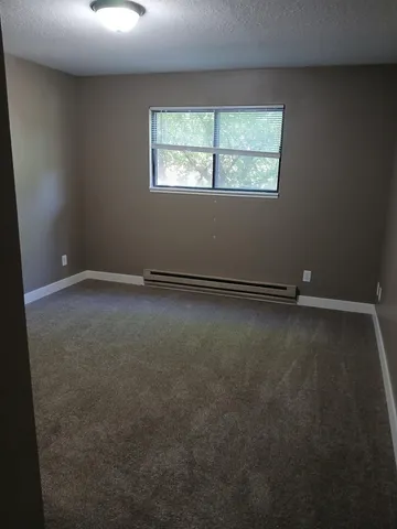 $1,050 | 901 Country Club Drive, Unit 204, Marshall, MN 56258