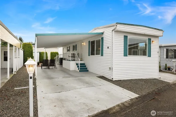 a view of a house with a backyard