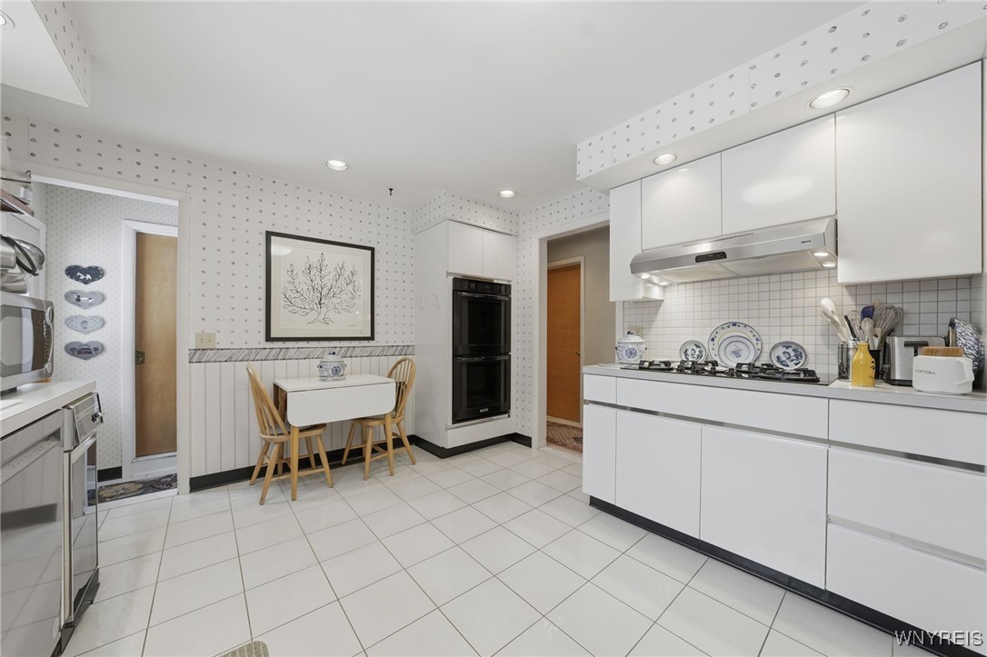 54 Coniston Road Amherst, NY 14226 - Photo 15 of 50 White European style kitchen cabinets