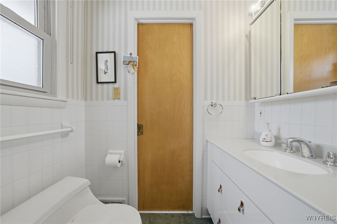 54 Coniston Road Amherst, NY 14226 - Photo 27 of 50 Half bath has double entry access