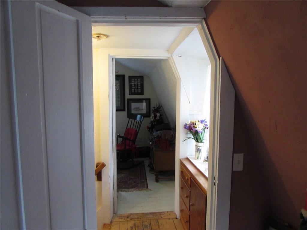 642 The Shore Road Castine, ME 04421 - Photo 19 of 23 Secdond floor landing