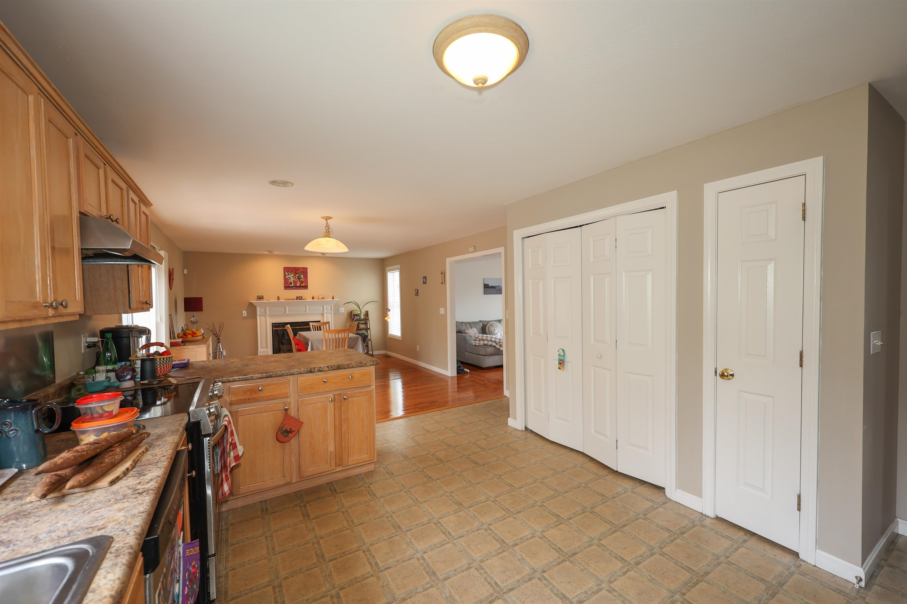 99 South Ridge Drive Manchester, NH 03109 - Photo 4 of 40