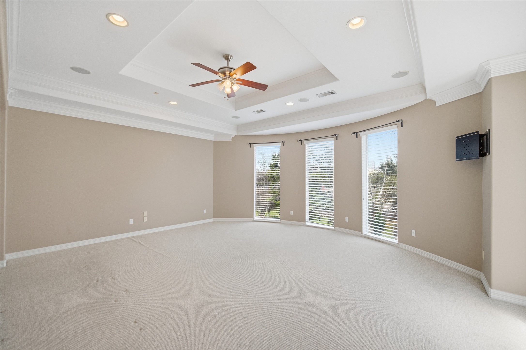 1316 Cleburne Street, Unit B Houston, TX 77004 - Photo 18 of 30 a view of an empty room with a window
