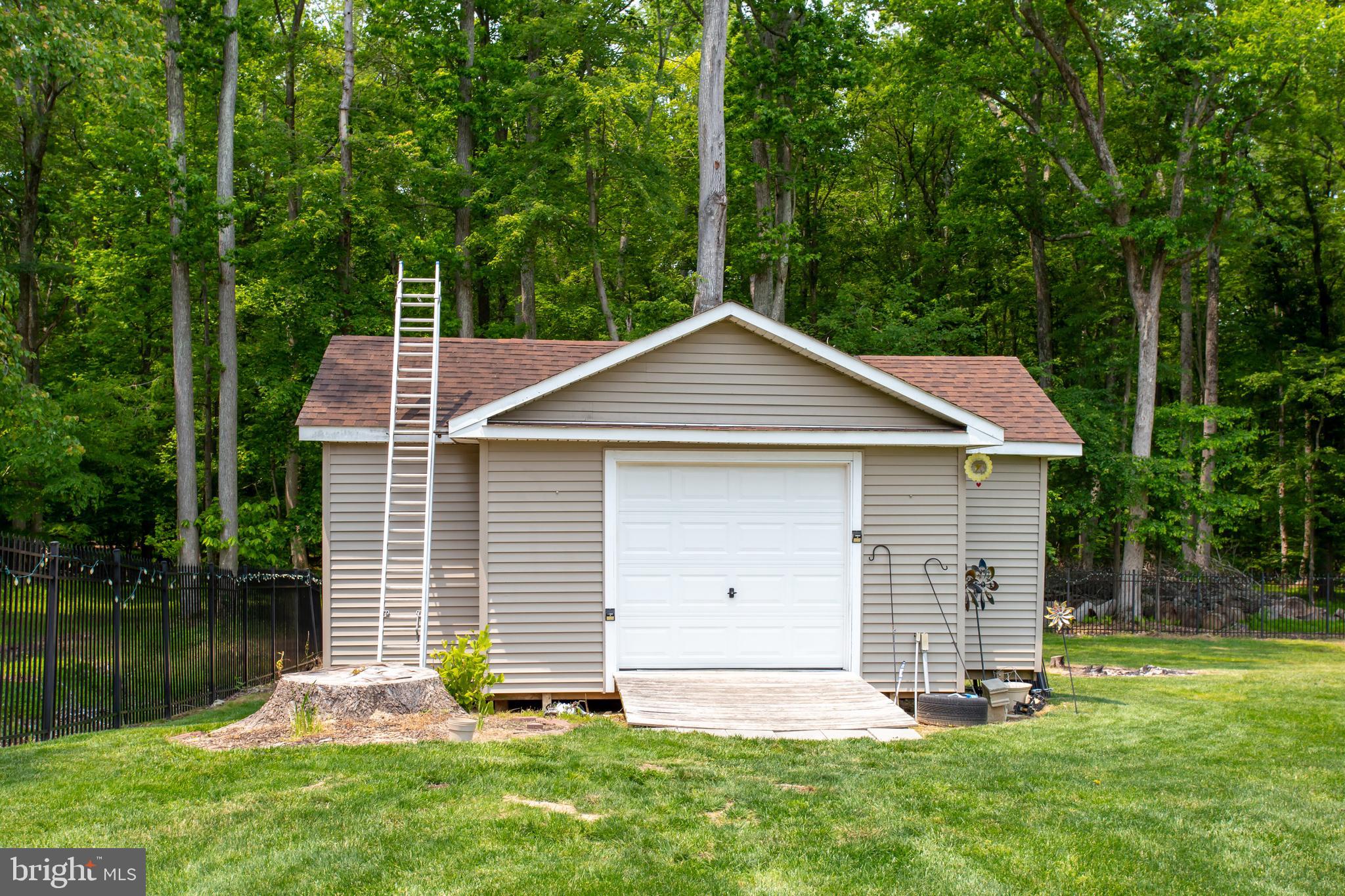 2904 Eutaw Forest Drive Waldorf, MD 20603 - Photo 5 of 59 a front view of house with a garden