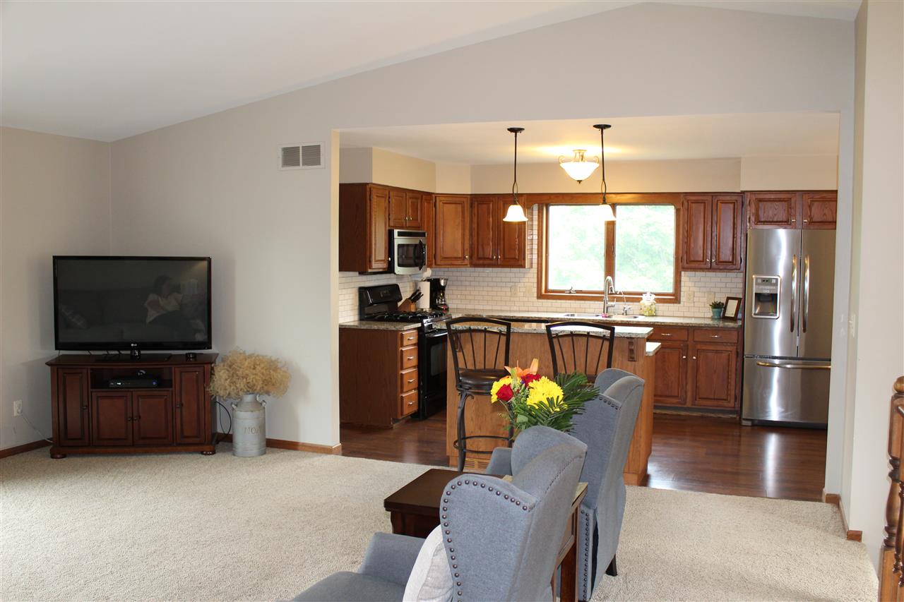 6413 Elms Road Swartz Creek, MI 48473 - Photo 3 of 39 31373287-2.JPG