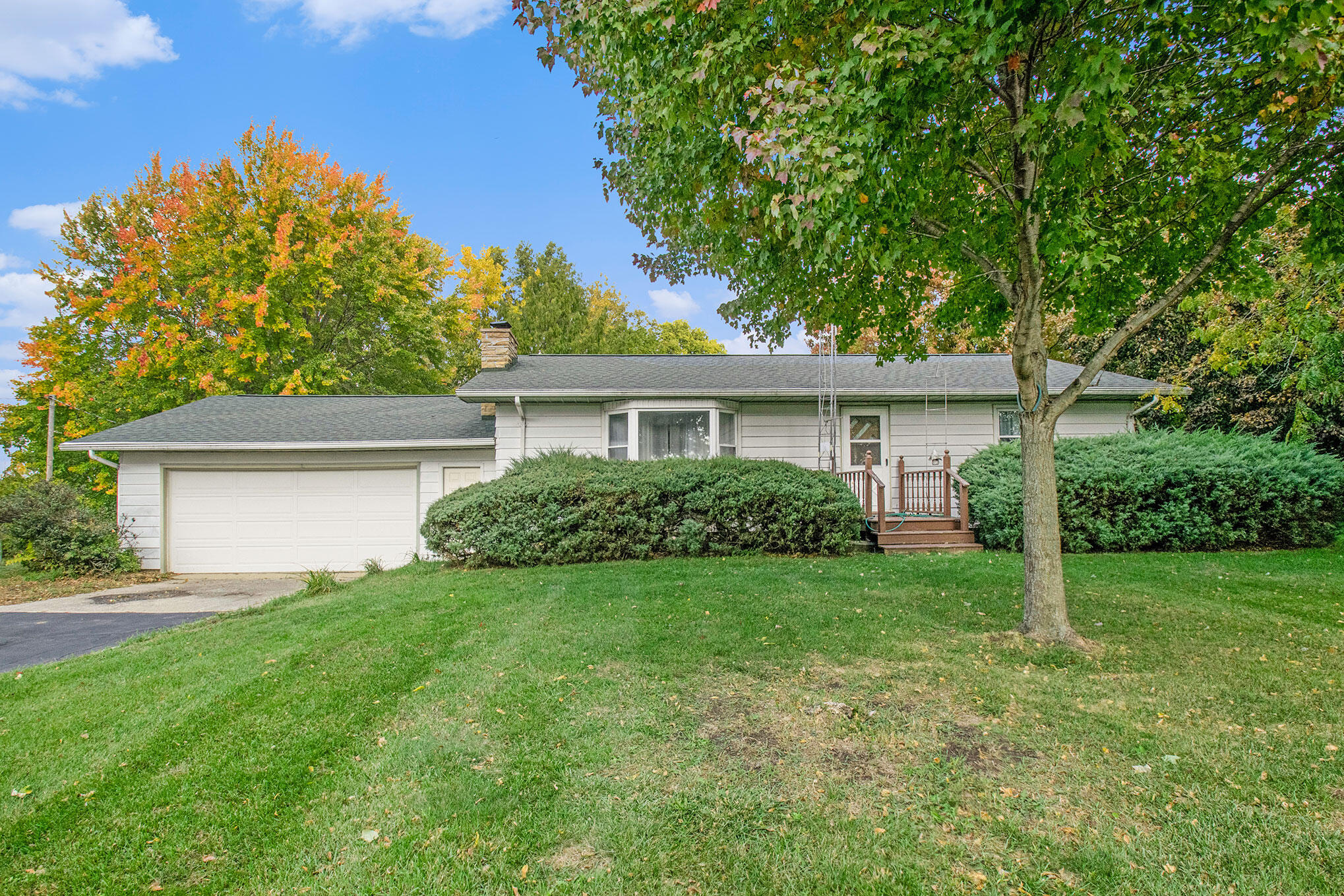7689 Sinclair Road Eau Claire, MI 49111 - Photo 2 of 35 DSC_4766