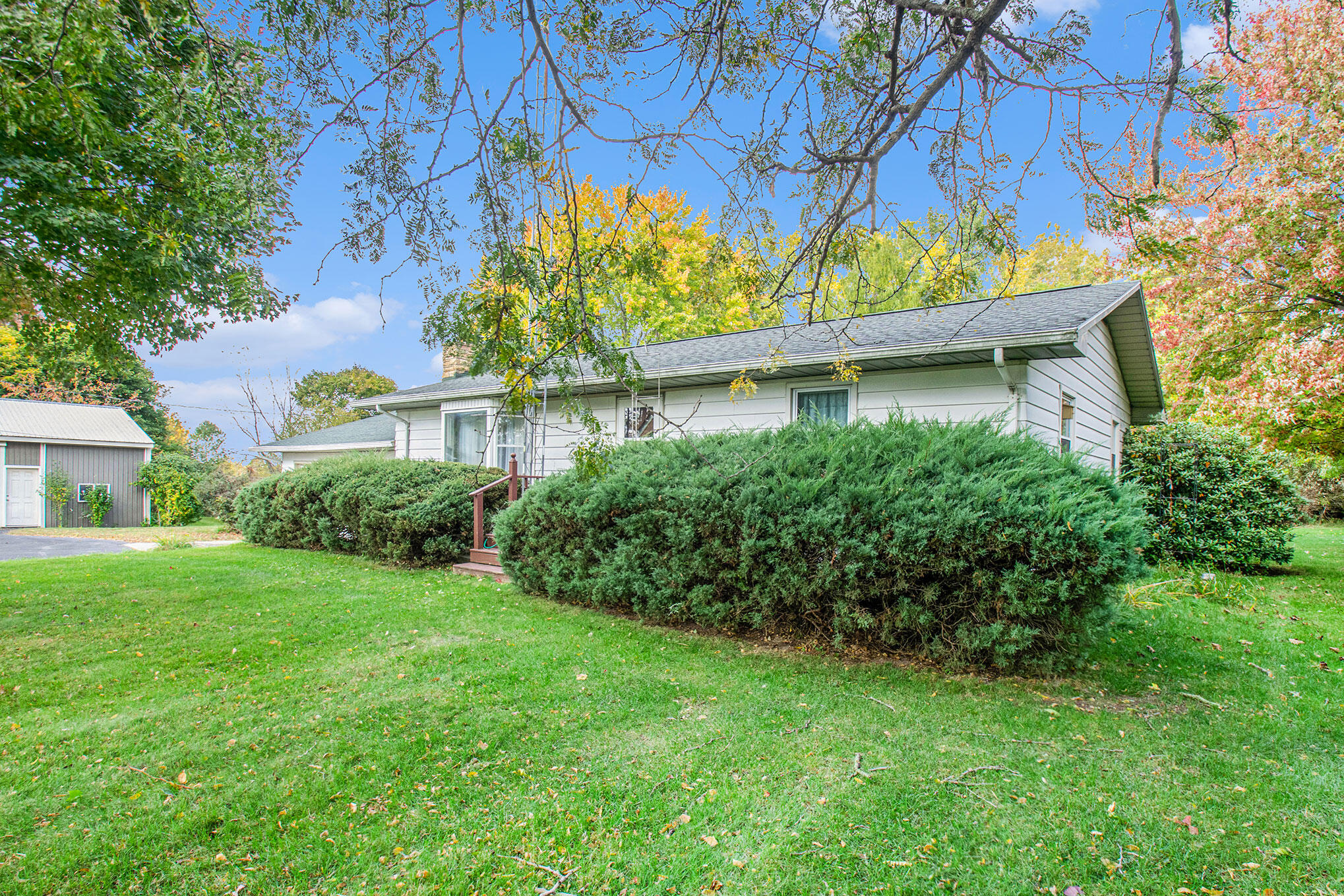 7689 Sinclair Road Eau Claire, MI 49111 - Photo 3 of 35 DSC_4770