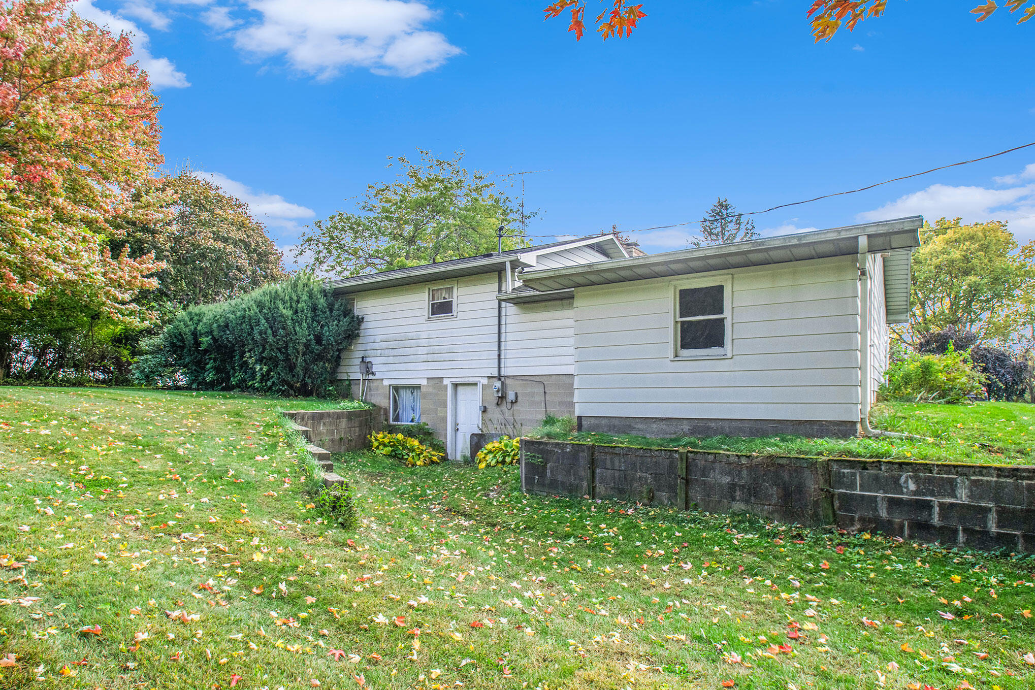 7689 Sinclair Road Eau Claire, MI 49111 - Photo 5 of 35 DSC_4772