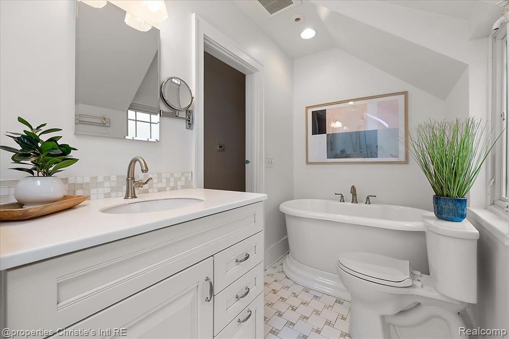 676 Washington Road Grosse Pointe, MI 48230 - Photo 28 of 41