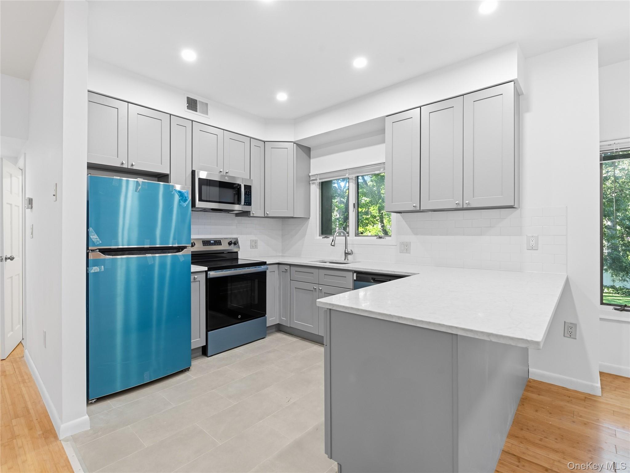 130 South Middle Neck Road, Unit 6 Great Neck, NY 11021 - Photo 6 of 26 Gallery Image 6