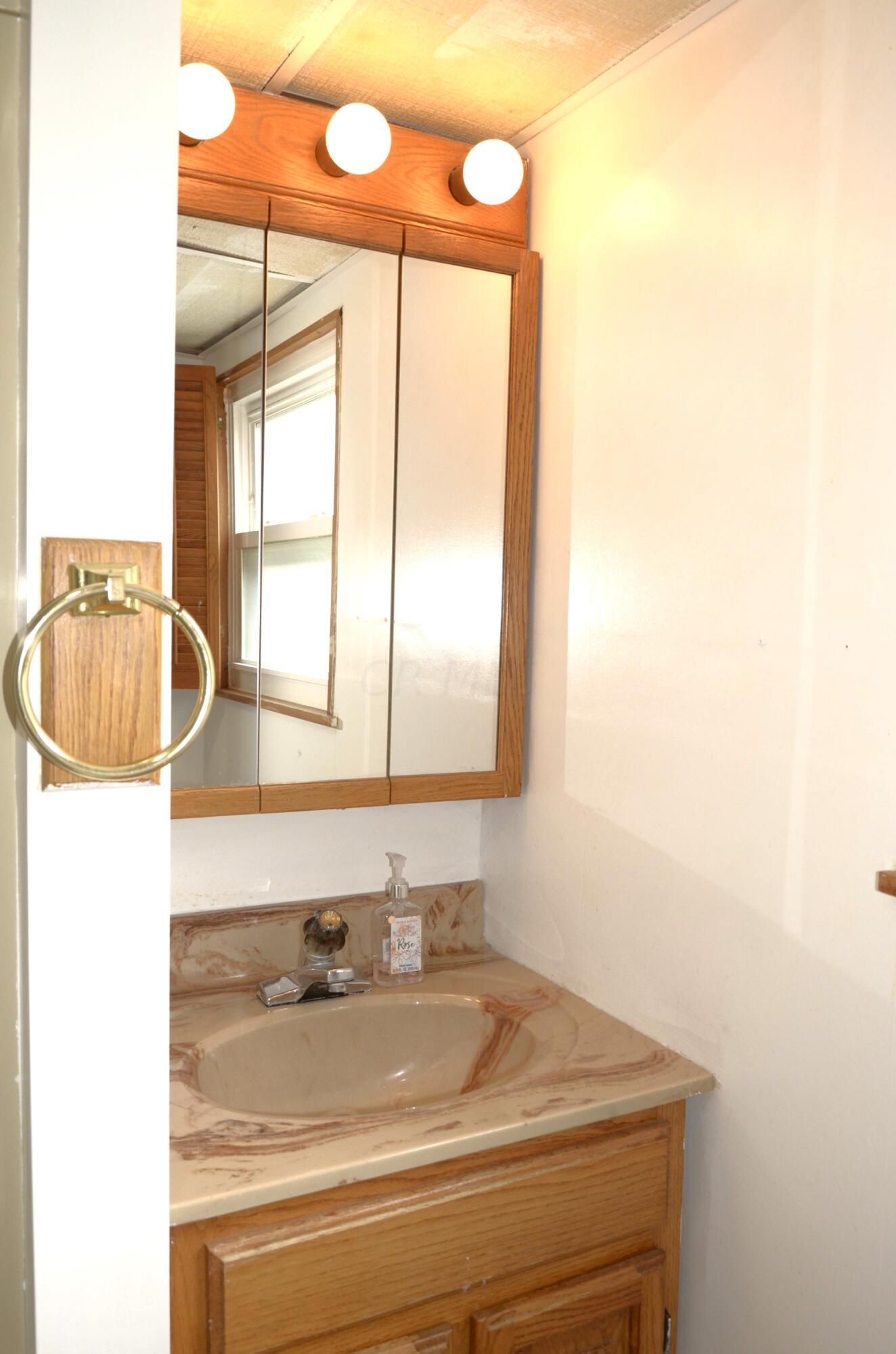 3288 Everson Road East Columbus, OH 43232 - Photo 18 of 23 Basement Full Bath1