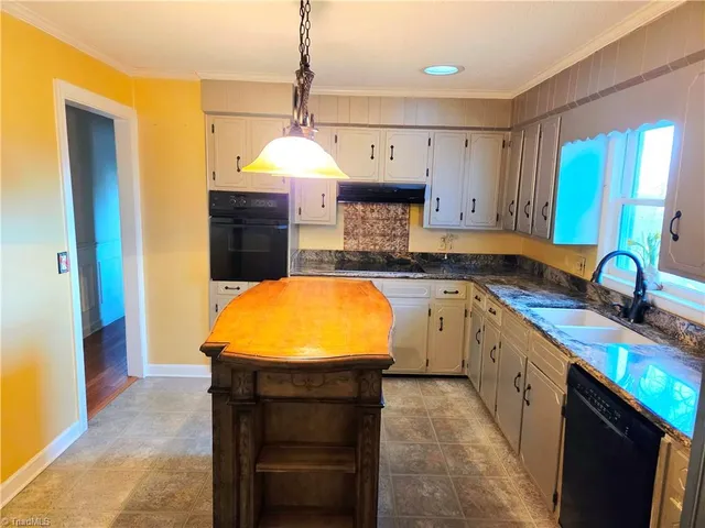 $359,000 | 1524 Holly Circle, Wilkesboro, NC 28697