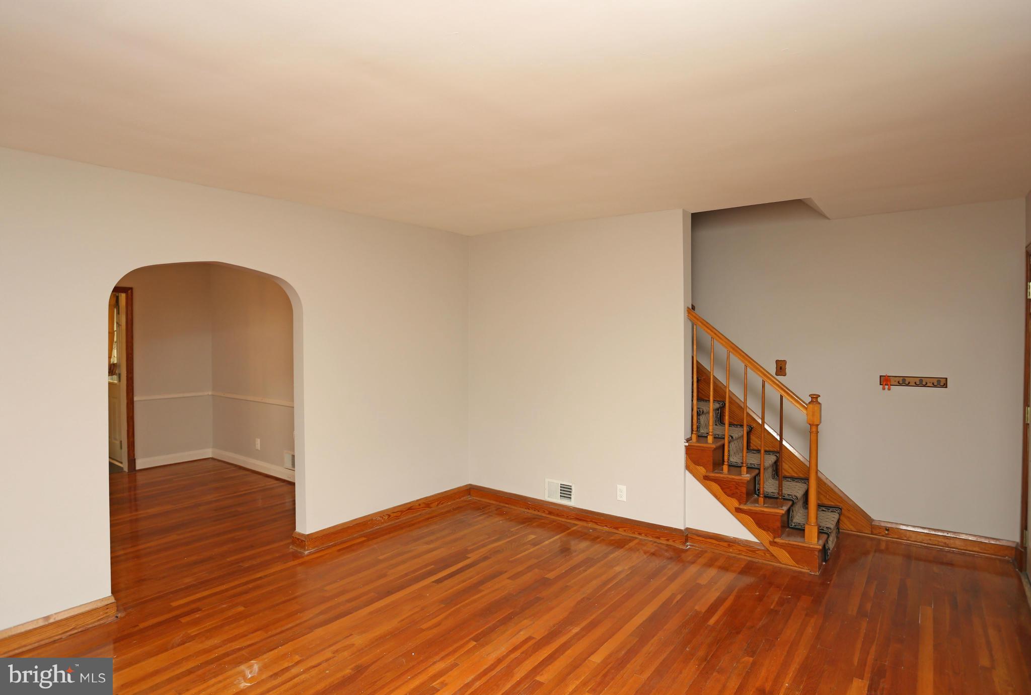 525 Cleveland Road Linthicum Heights, MD 21090 - Photo 4 of 25 Living Room